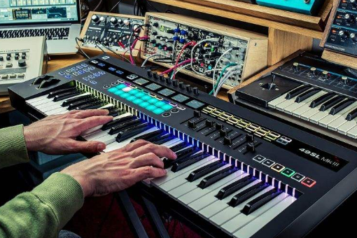 电钢琴和MIDI键盘的优缺点各是什么