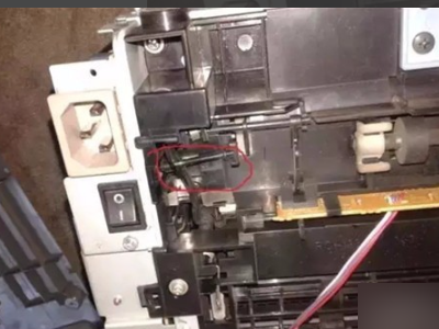 兄弟DCP-7030打印机硒鼓取不出来