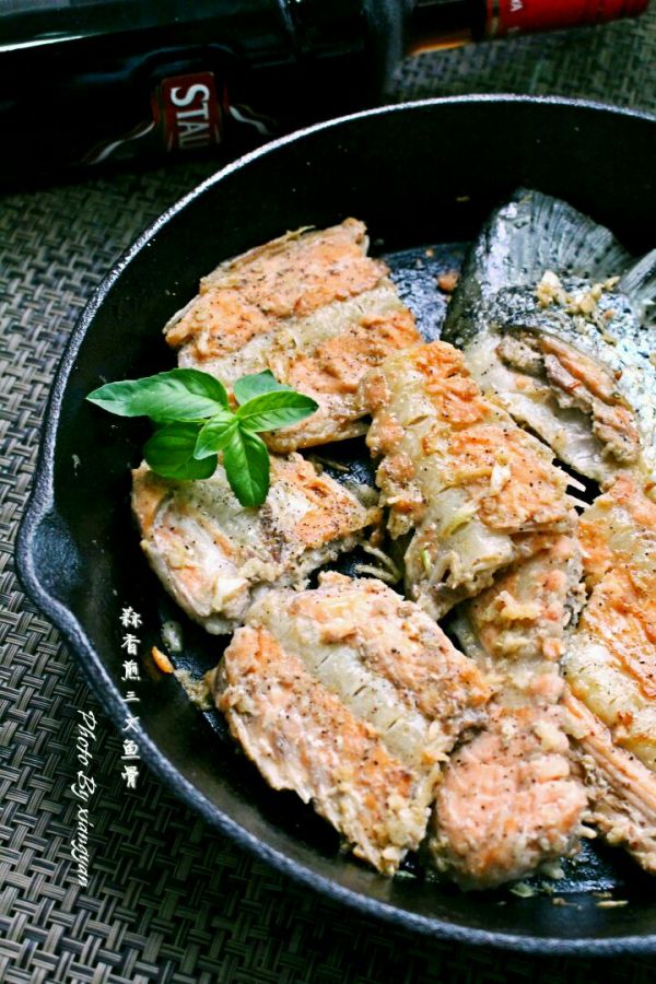 蒜香煎三文鱼骨