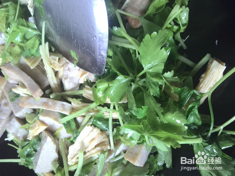 腐竹炒猪肉饼条