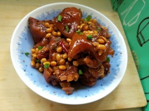 黄酒炖猪蹄黄磊做法