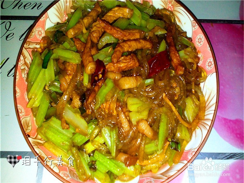 <b>舌尖上的中国-肉香芹菜炒粉的做法</b>