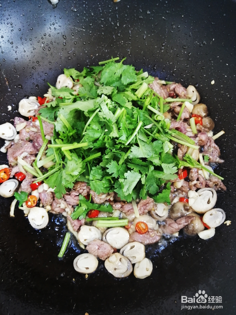 香香脆脆的草菇牛肉米饭
