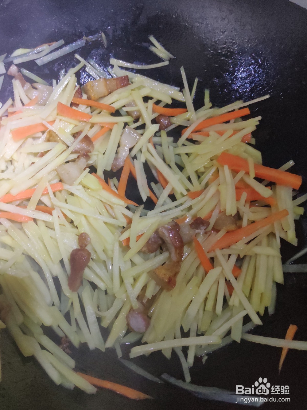 家常菜土豆丝炒肉 加些胡萝卜丝
