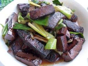 大葱炒猪血的做法