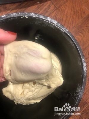 松软奶油果仁面包的做法