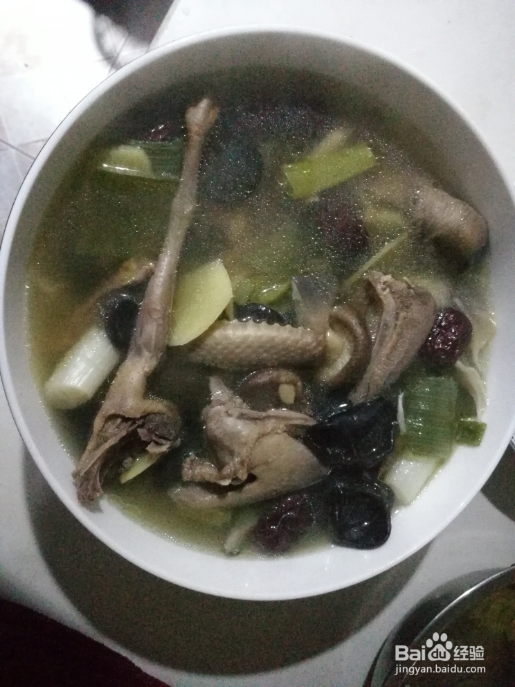怎么做周三晚:鸽子温补汤?