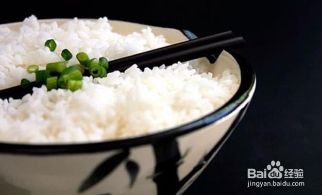 吃储存时间长的冷米饭可能会中毒