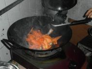 怎样做胡萝卜炒鸡腿肉