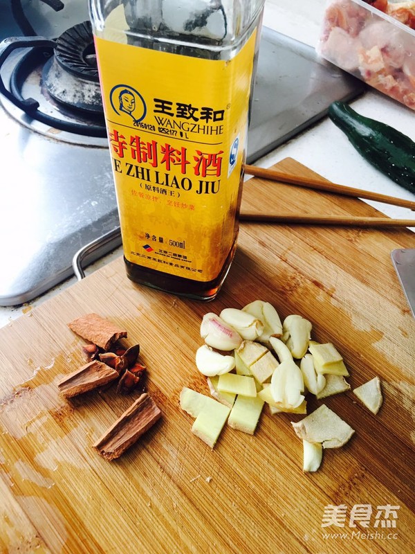 土豆烧鸡腿的做法