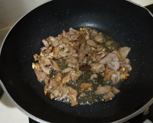 芹菜炒肉片的做法