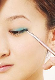 眼妆的画法_非主流眼妆画法_两种最易学眼妆画法