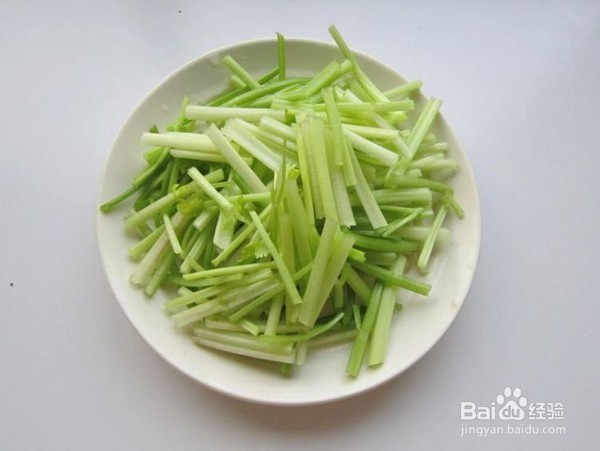 毛芹菜炒土豆的制作方法