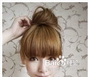 时尚可爱花苞头的扎法