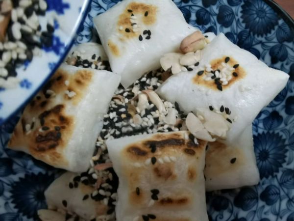 红糖花生芝麻糍粑