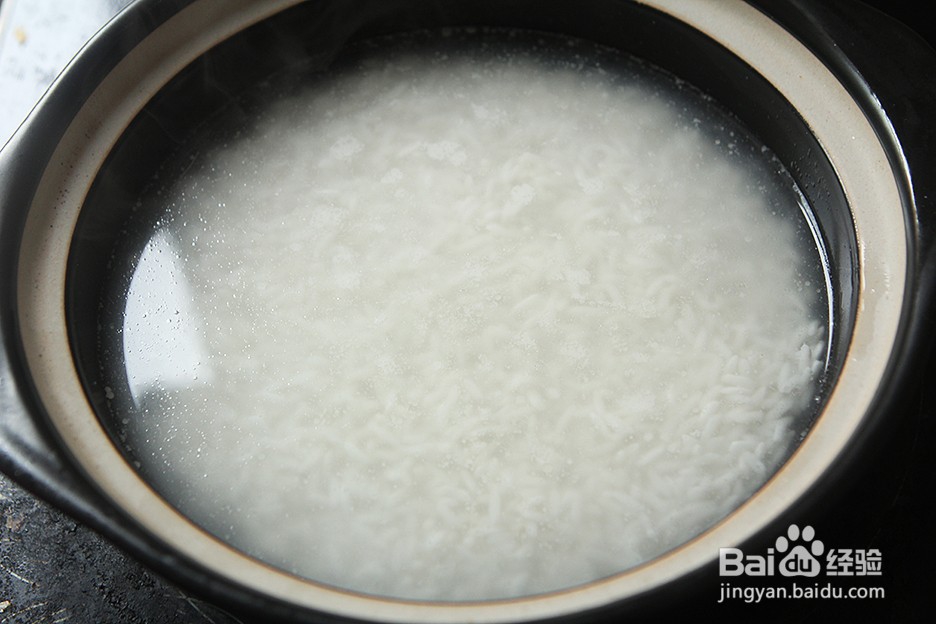 窝蛋牛肉煲仔饭
