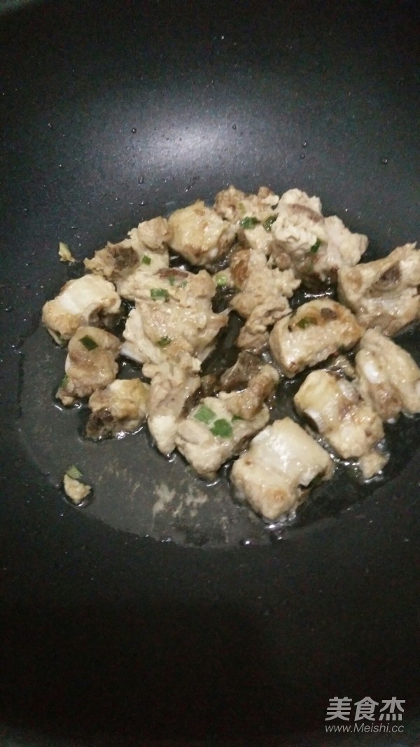 青椒排骨的做法