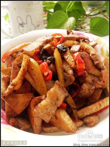 简单易做的10分钟快手小炒——熏干小炒肉