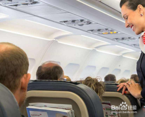 旅行途中，坐飞机或者坐车怎么打发无聊的时间？