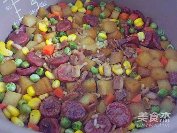 腊肠焖饭~的做法