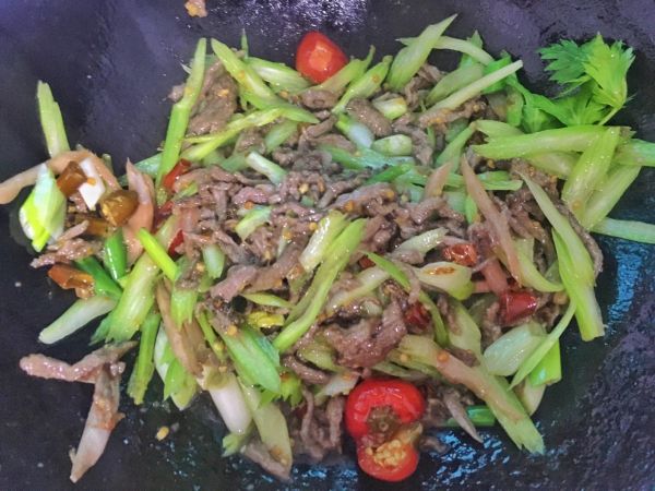 泡椒芹菜牛肉丝