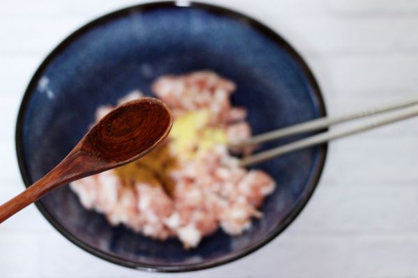 洋葱猪肉香菜发面馅饼