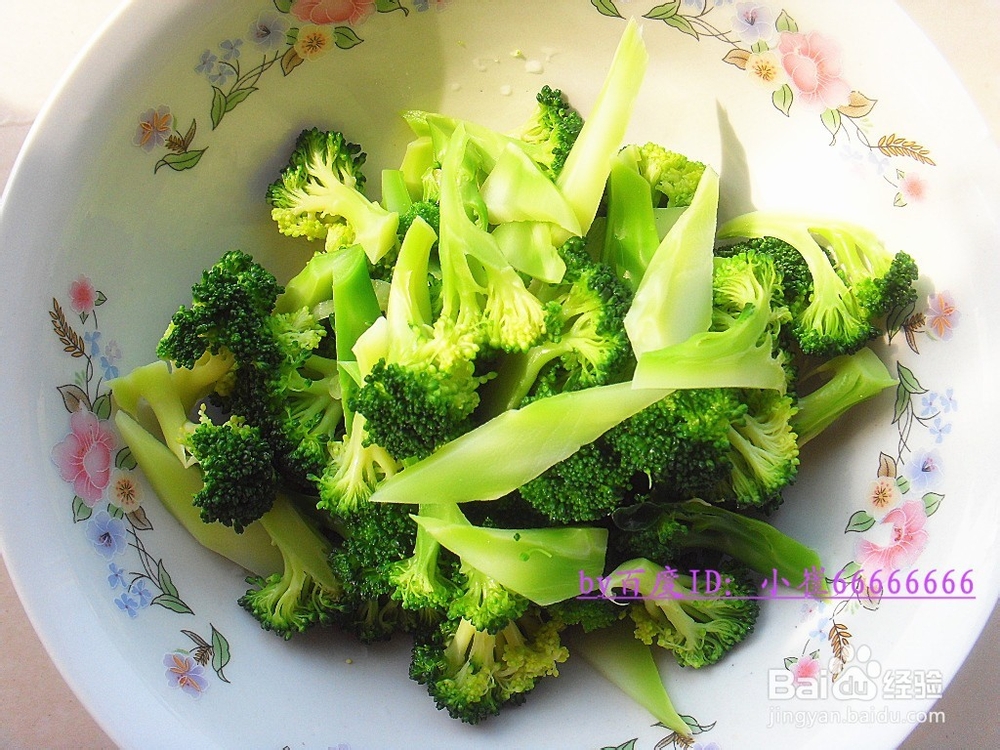 养肝明目吃什么好——胡萝卜片耗油西兰花
