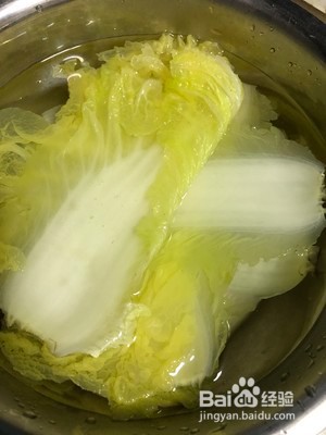 娃娃菜包肉的做法