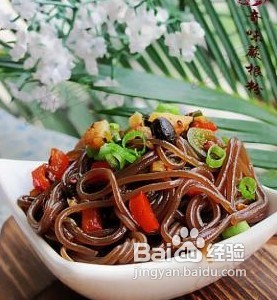 奇奇怪怪味儿的凉拌蕨根粉