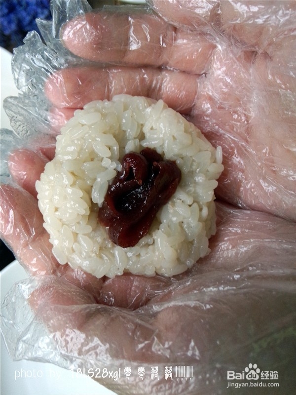 美味小吃:椰浆糯米团