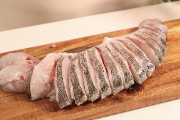 孔雀开屏清蒸鲈鱼