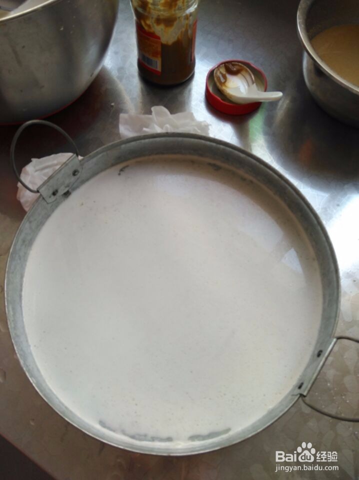 教你如何自己在家制作可口的凉皮。