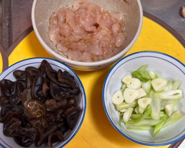 味道芦笋木耳熘鸡片