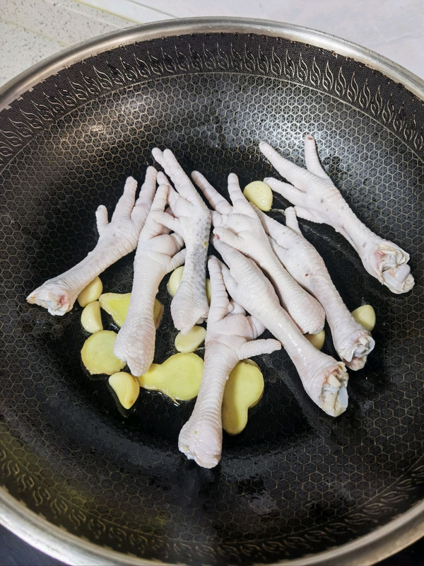 木瓜眉豆花生鸡爪汤