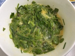 教你怎么做野韭菜野水芹炒蛋