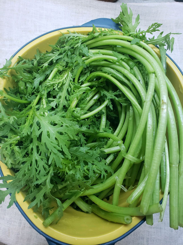 清香爽脆凉拌茼蒿