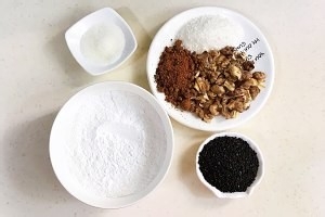 怎么做外酥里糯的核桃芝麻糯米卷