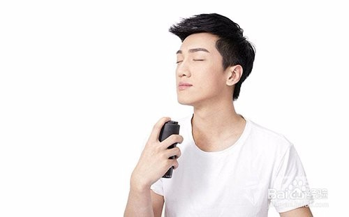 男士喷香水的使用方法