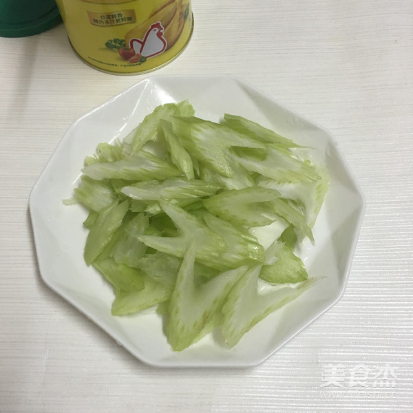 西芹炒肉片的做法