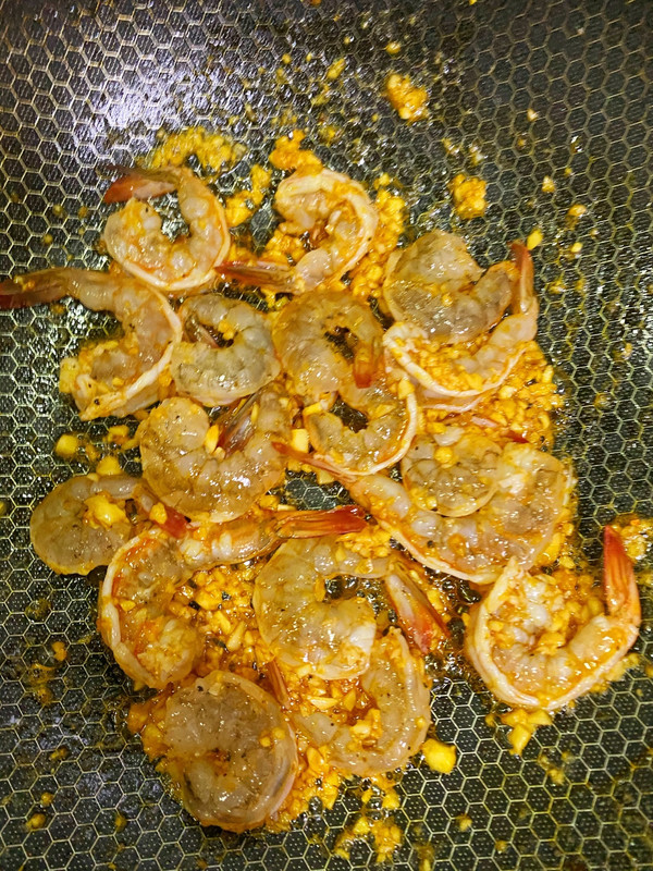 蒜香奶油虾仁意面