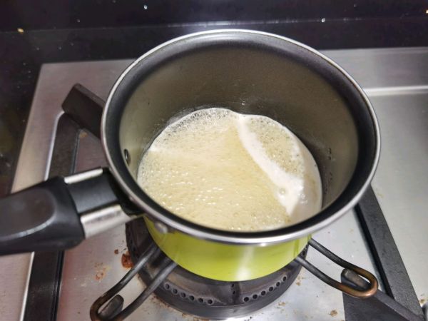 爱心白巧克力夹心慕斯蛋糕