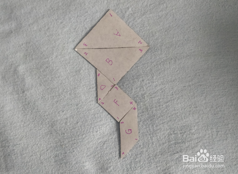 用七巧板怎样拼一只天上的风筝？