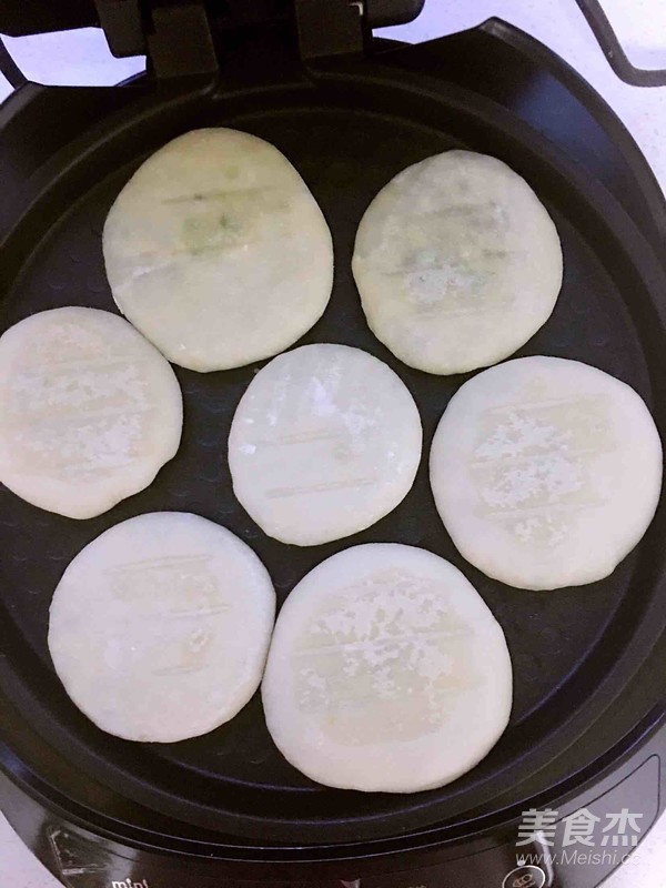 韭菜鸡蛋粉丝菜盒子