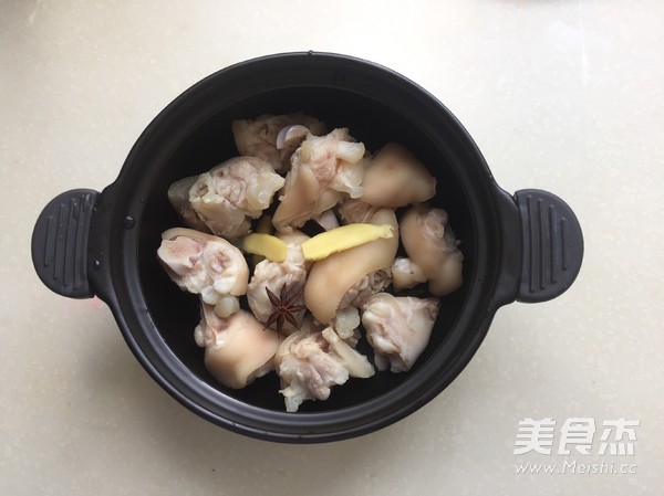 香甜软糯-黄豆焖猪蹄