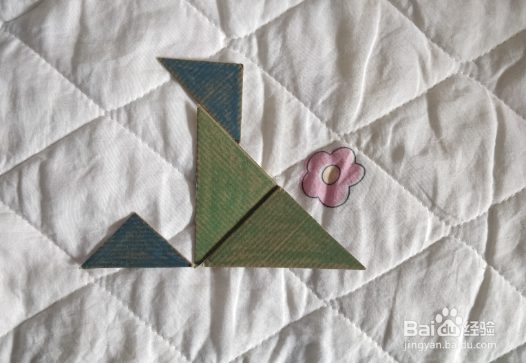 用九巧板怎么拼一个打滚哭闹的小朋友呢?