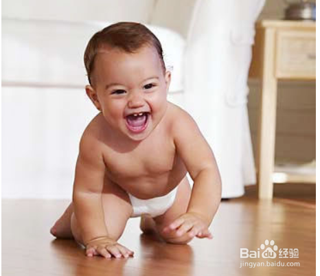 宝宝学爬行时要注意什么？