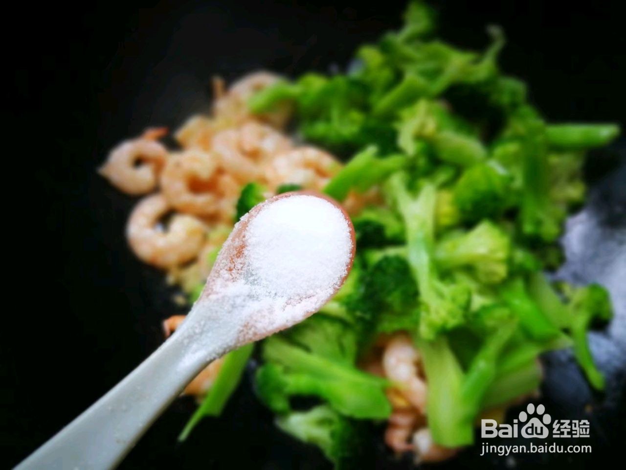 西兰花炒虾仁的做法