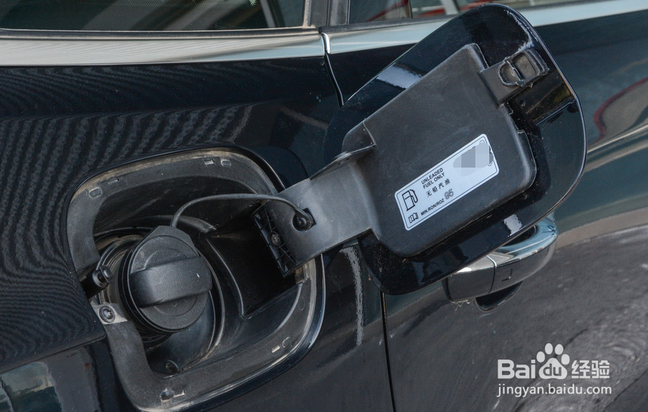 奥迪Q5油箱盖怎么开 油箱盖开关在哪里