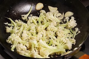 怎么做干锅五花肉花菜