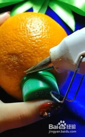 如何用瓶盖榨出果汁?